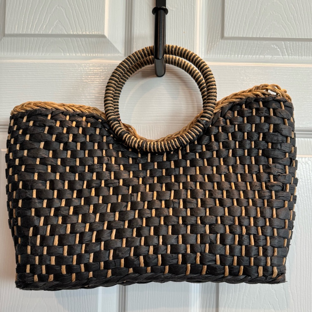 Cute weight basket weaved purse 12” wide x 6” height